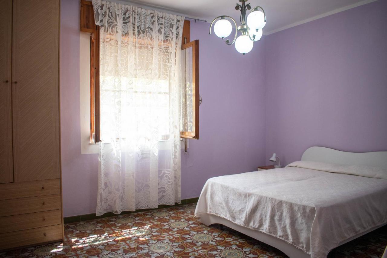 Casa Vacanze "Villa Severina" Iun R6166 R6692 Карбонія Екстер'єр фото
