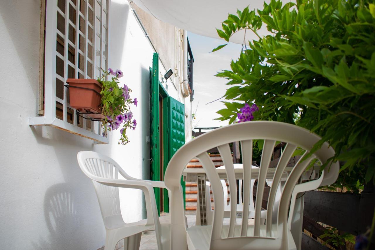 Casa Vacanze "Villa Severina" Iun R6166 R6692 Карбонія Екстер'єр фото