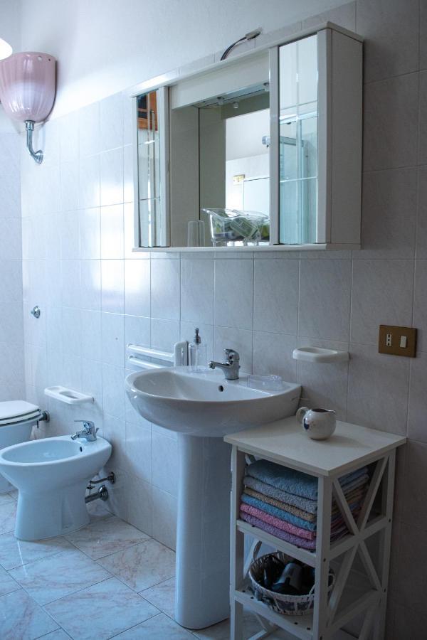 Casa Vacanze "Villa Severina" Iun R6166 R6692 Карбонія Екстер'єр фото