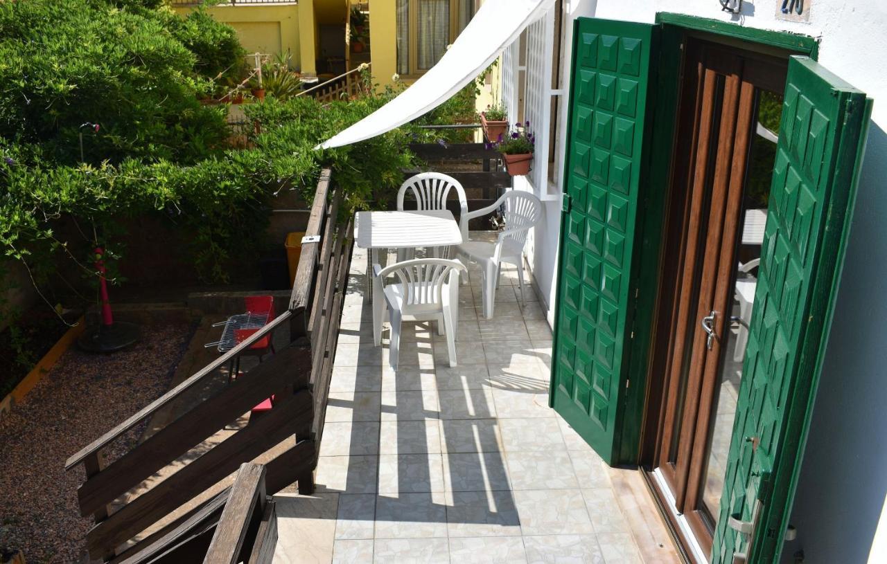 Casa Vacanze "Villa Severina" Iun R6166 R6692 Карбонія Екстер'єр фото