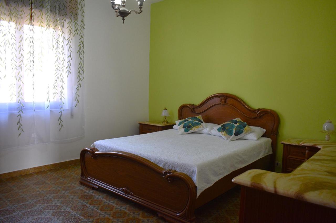 Casa Vacanze "Villa Severina" Iun R6166 R6692 Карбонія Екстер'єр фото