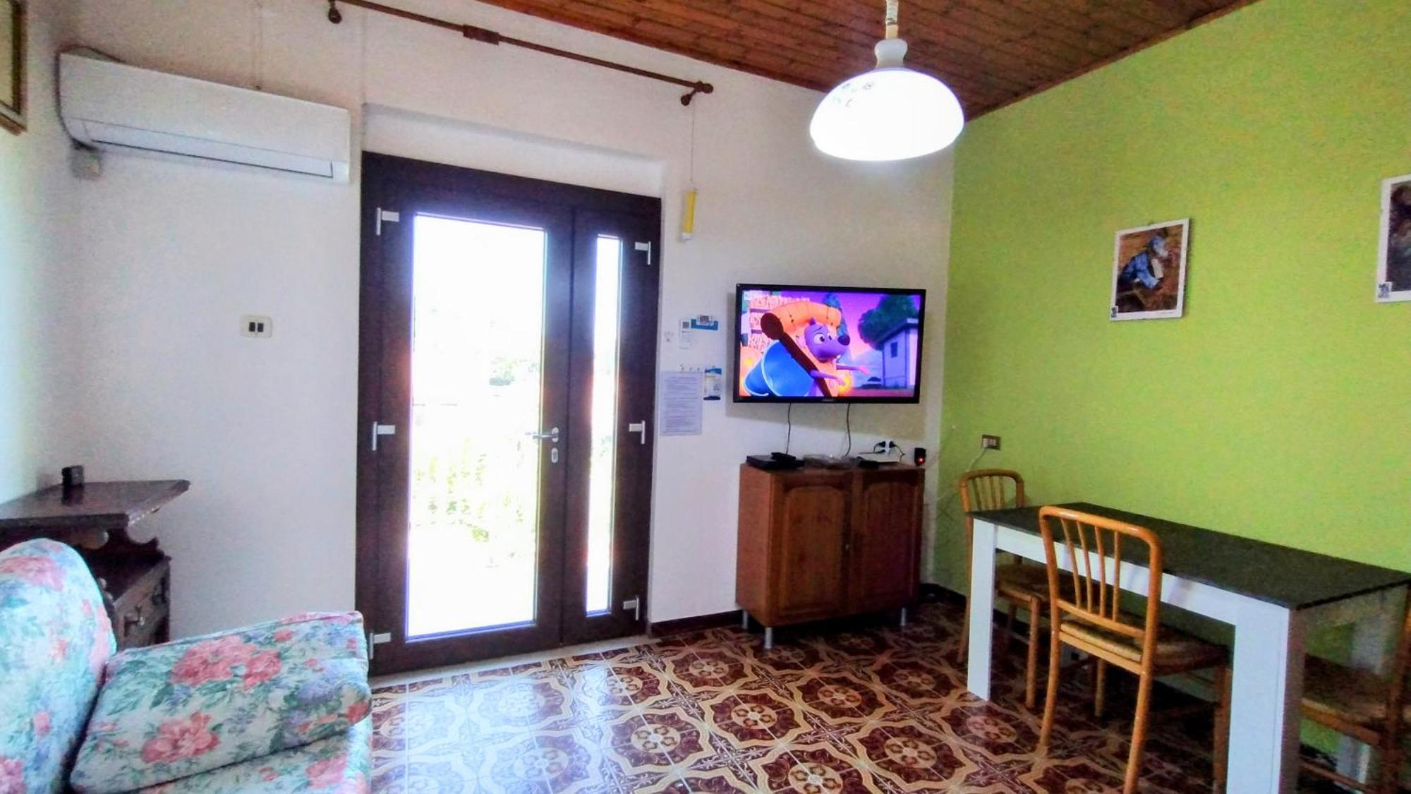 Casa Vacanze "Villa Severina" Iun R6166 R6692 Карбонія Екстер'єр фото